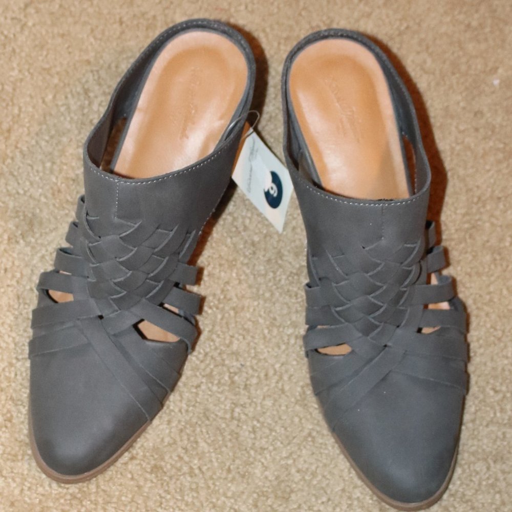 Universal Thread Booties - Sz 9 Gray